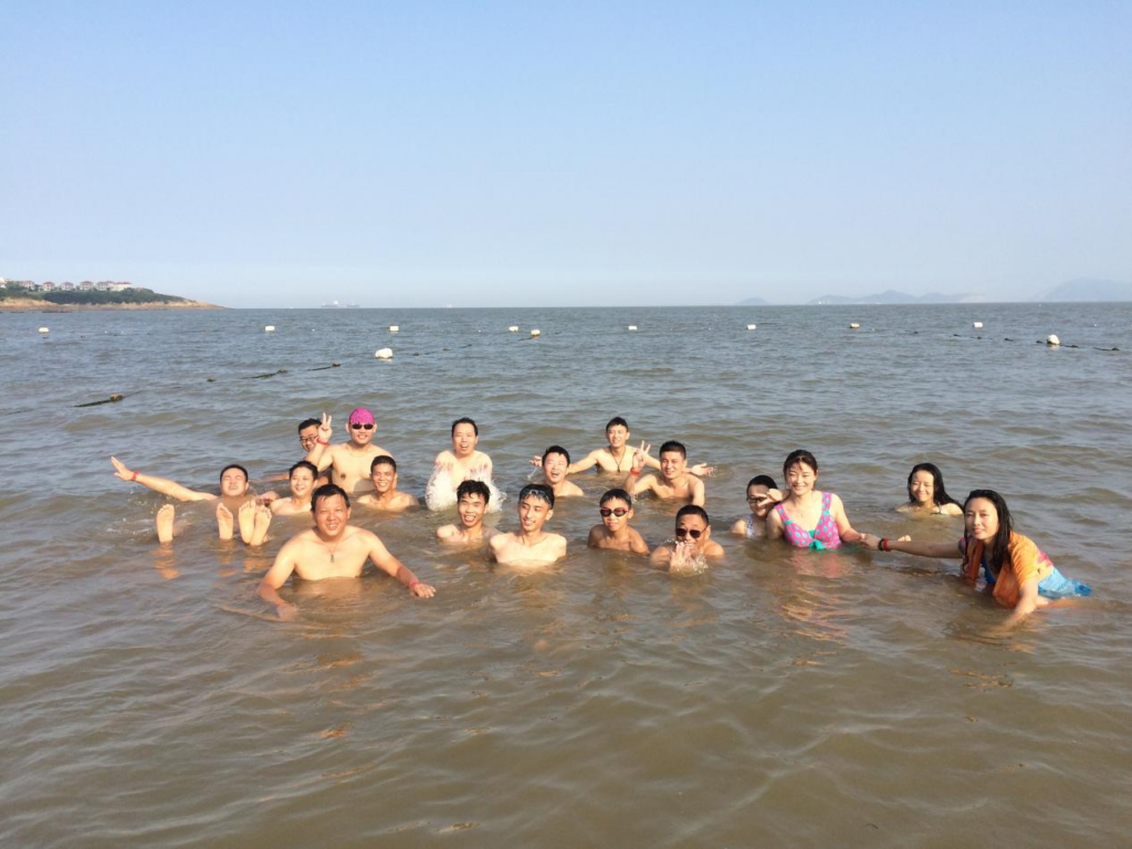 In August 2016, our employees traveled to Zhoushan Islands.